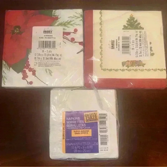Lot Of 3 Vintage‎ Christmas Napkins-Christmas Tree/Santa/Poinsettes - Picture 2 of 5